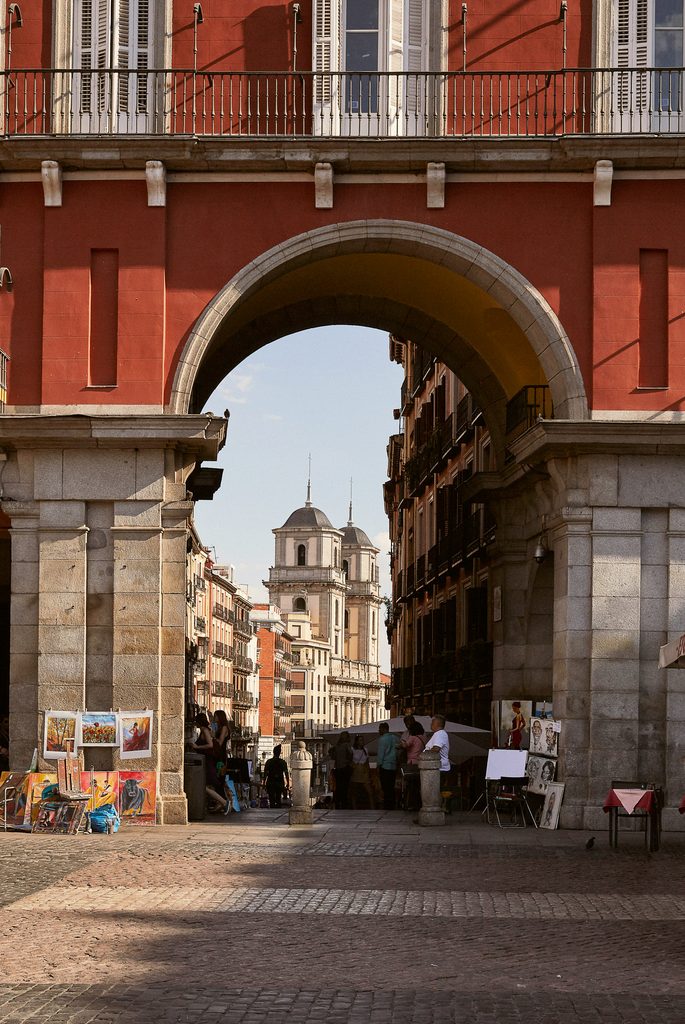 Plaza Mayor, Madrid . Spanje 2018. Foto van Lucas Ricci op Unsplash