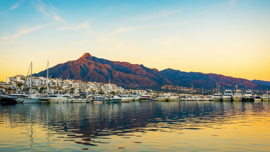 Porto Banús, luxe haven bij Marbella, Costa del Sol.