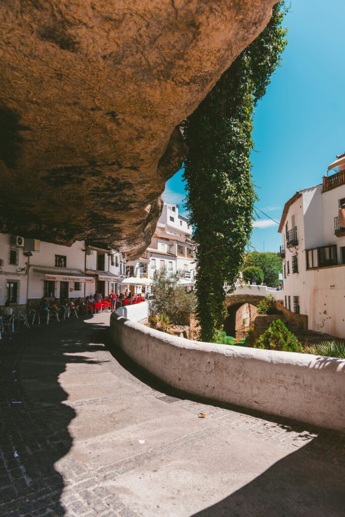 Setenil de las Bodegas, Spanje. Foto van Rui Marinho op Unsplash